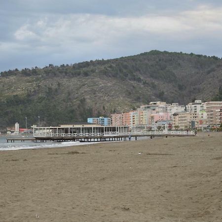Blini Seaside Apartment Shengjin Exterior photo